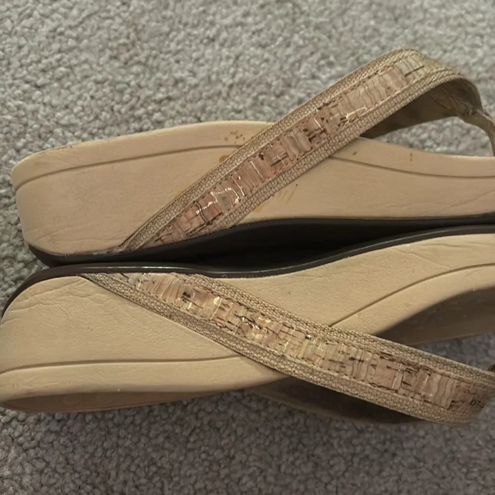 Vionic Women's Beige Sandals size 8